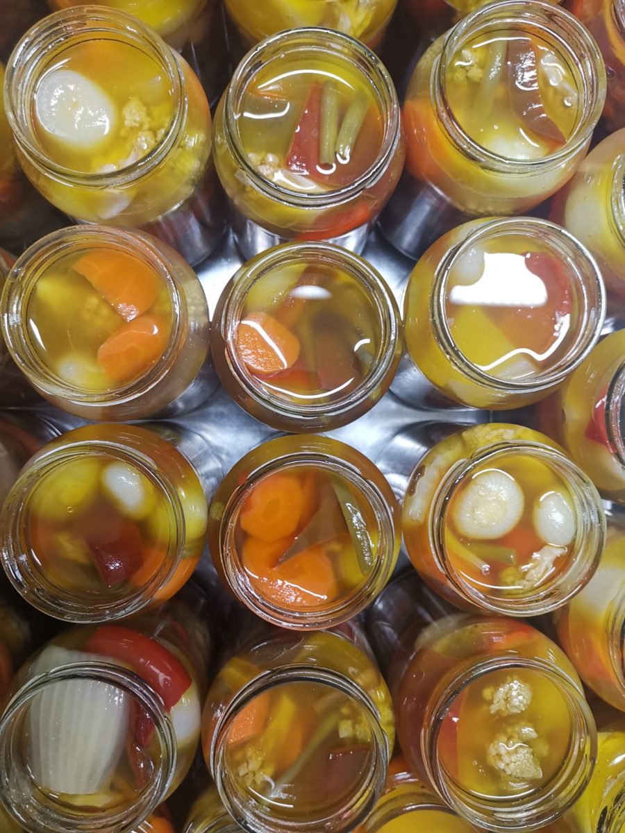Preparazione artigianale delle conserve Nonna Edda